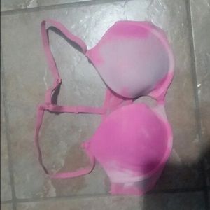 A pink bra that is light pink